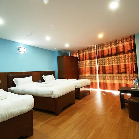 Everest Holiday Inn Катманду Екстериор снимка