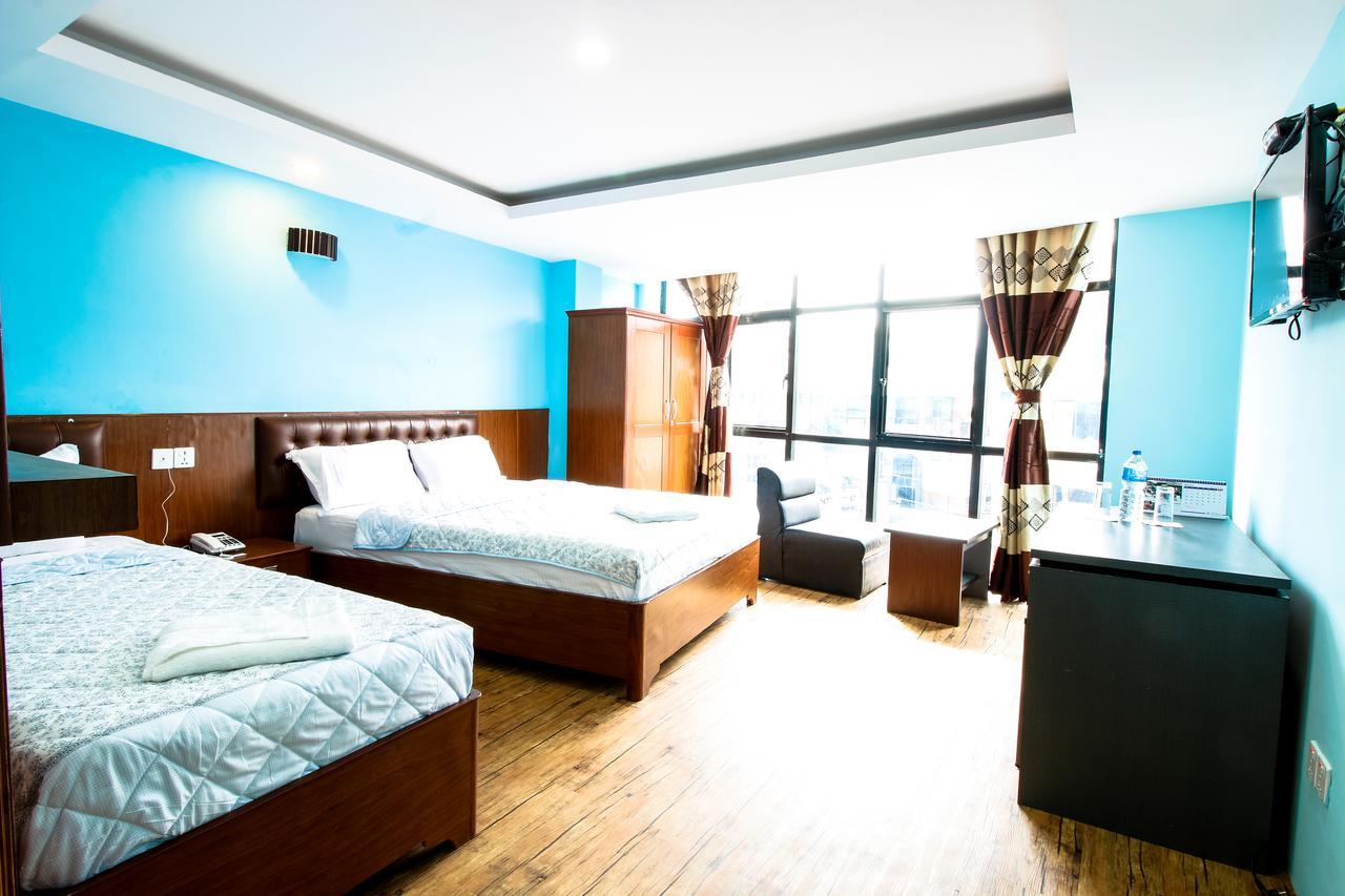 Everest Holiday Inn Катманду Екстериор снимка