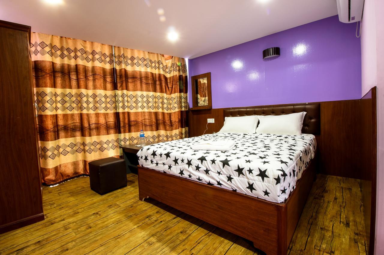 Everest Holiday Inn Катманду Екстериор снимка