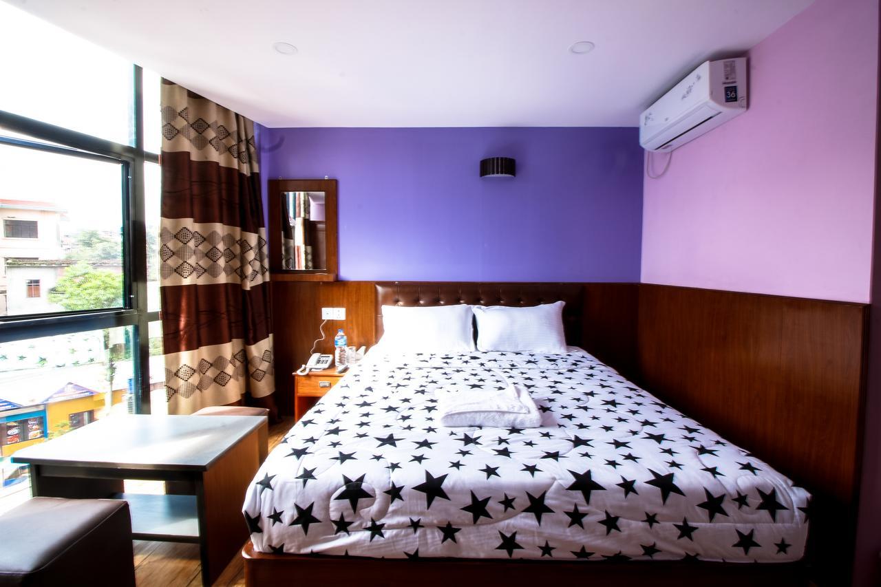 Everest Holiday Inn Катманду Екстериор снимка